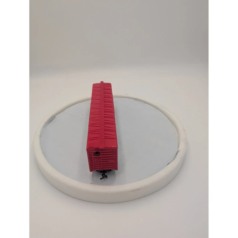 HO Scale Canadiana 1867 Boxcar White Red‎ Maple Leaf Model Train Rolling Stock